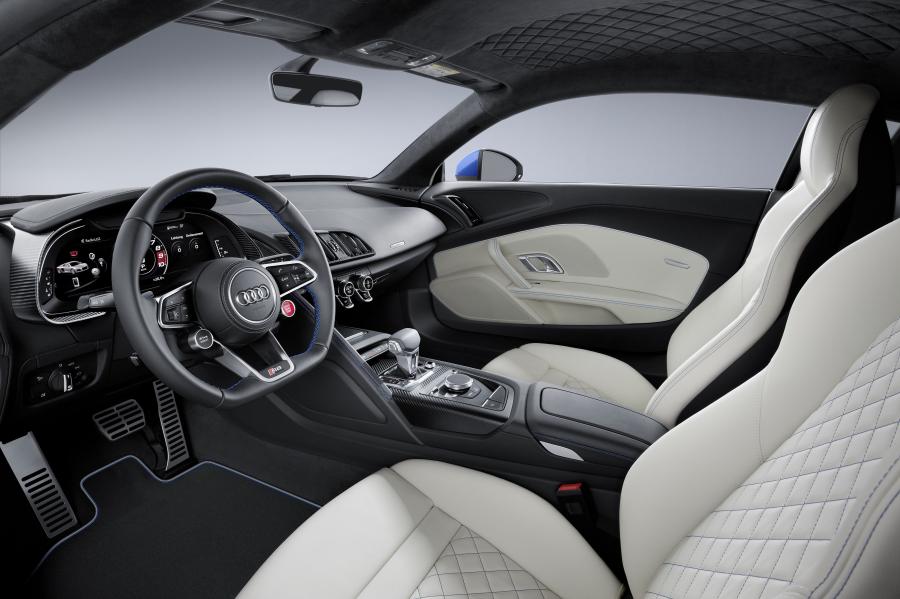 Интерьер Audi R8 V10 2015 года  (WW) (фото 19 из 21)
